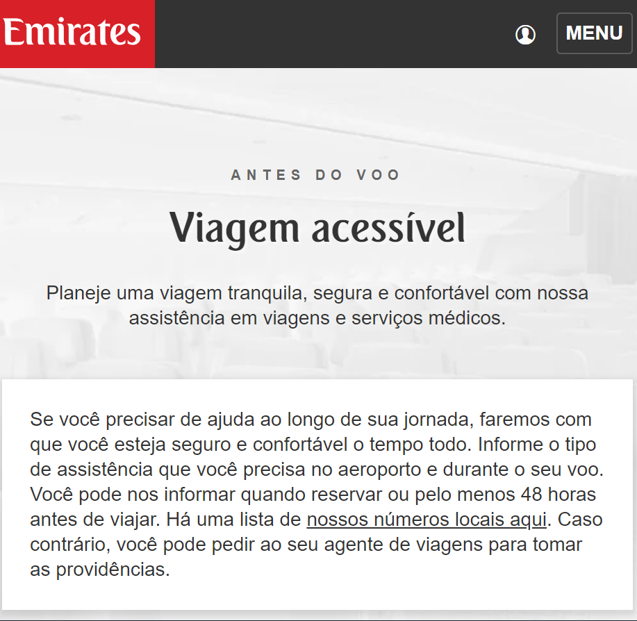 Página do site da Emirates com o título "Viagem acessível", oferecendo assistência antes do voo. O texto orienta os passageiros sobre como informar suas necessidades e inclui um link para lista de números locais.